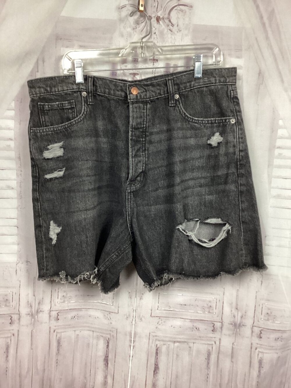 Arizona Jean Co Faded Black Distressed Denim Shorts 19/20